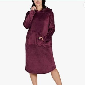 32 Degrees Heat Cozy Plush Hooded Lounger with Pockets